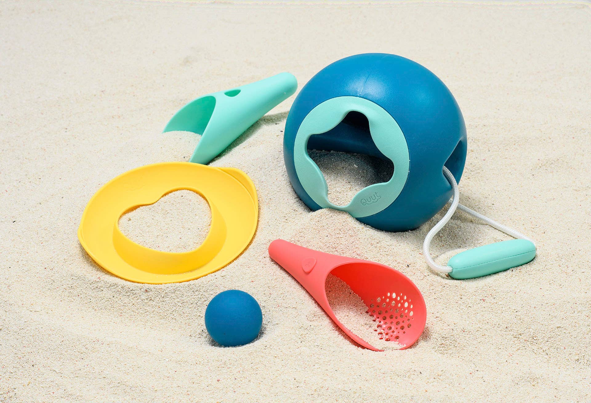 Quut Toys - Beach Set - Mini Ballo, Cuppi and Magic Sand Shape