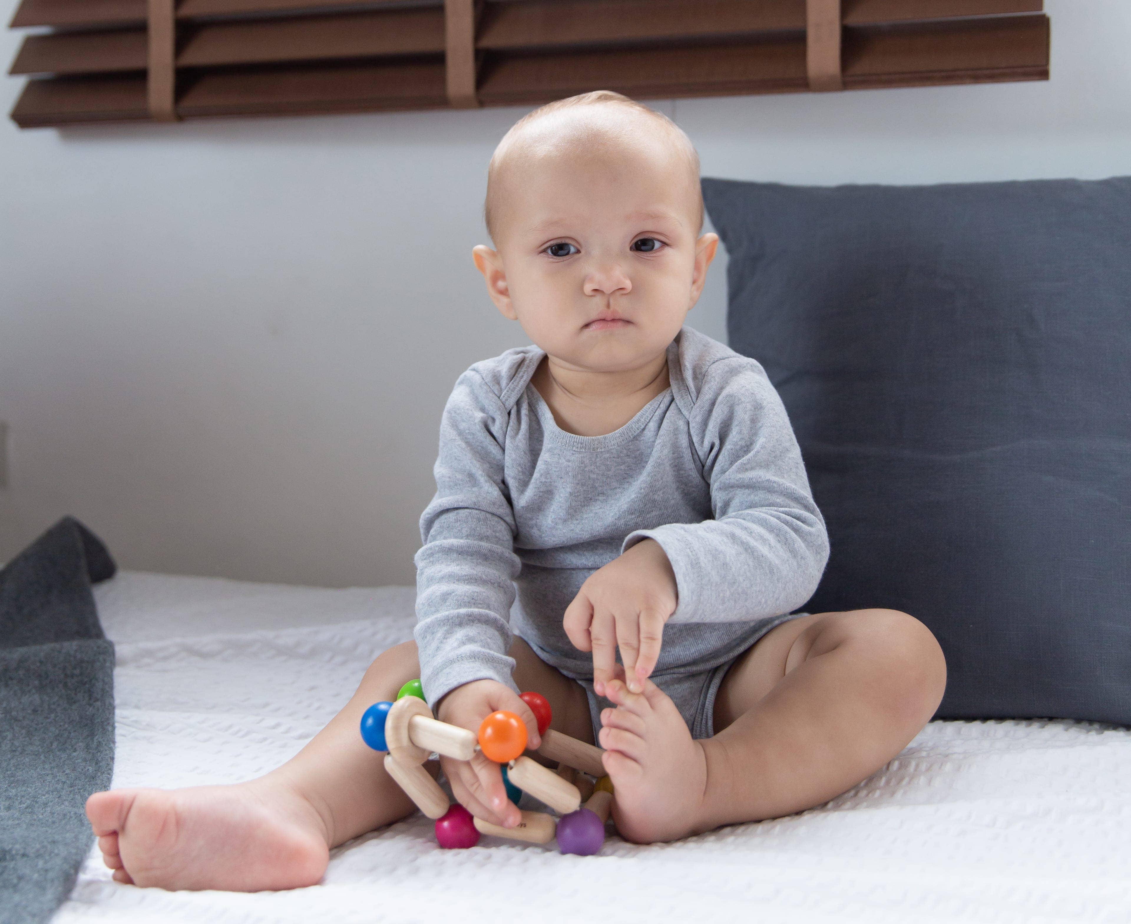 PlanToys - Square Clutching Toy