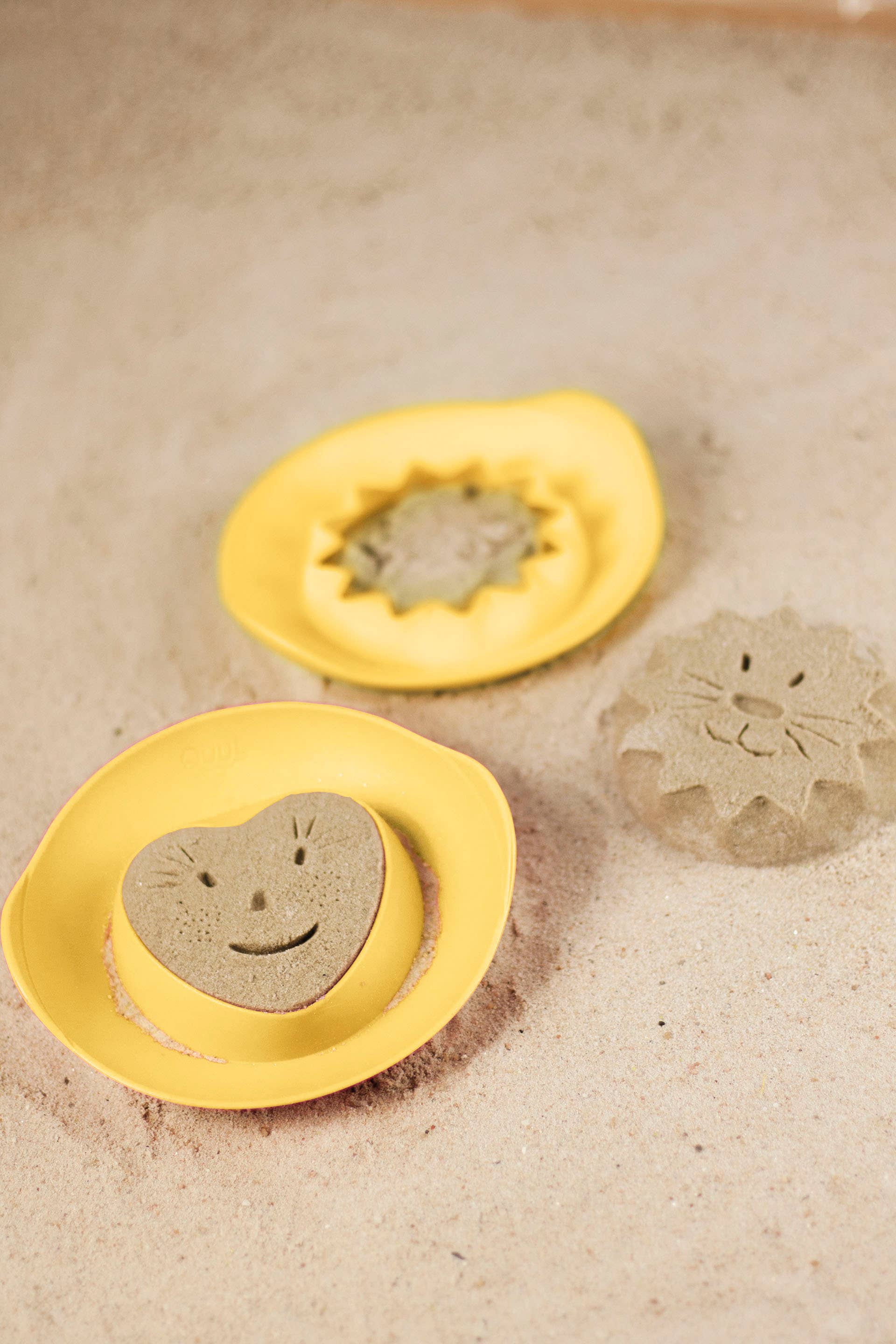 Quut Toys - Beach Set - Mini Ballo, Cuppi and Magic Sand Shape