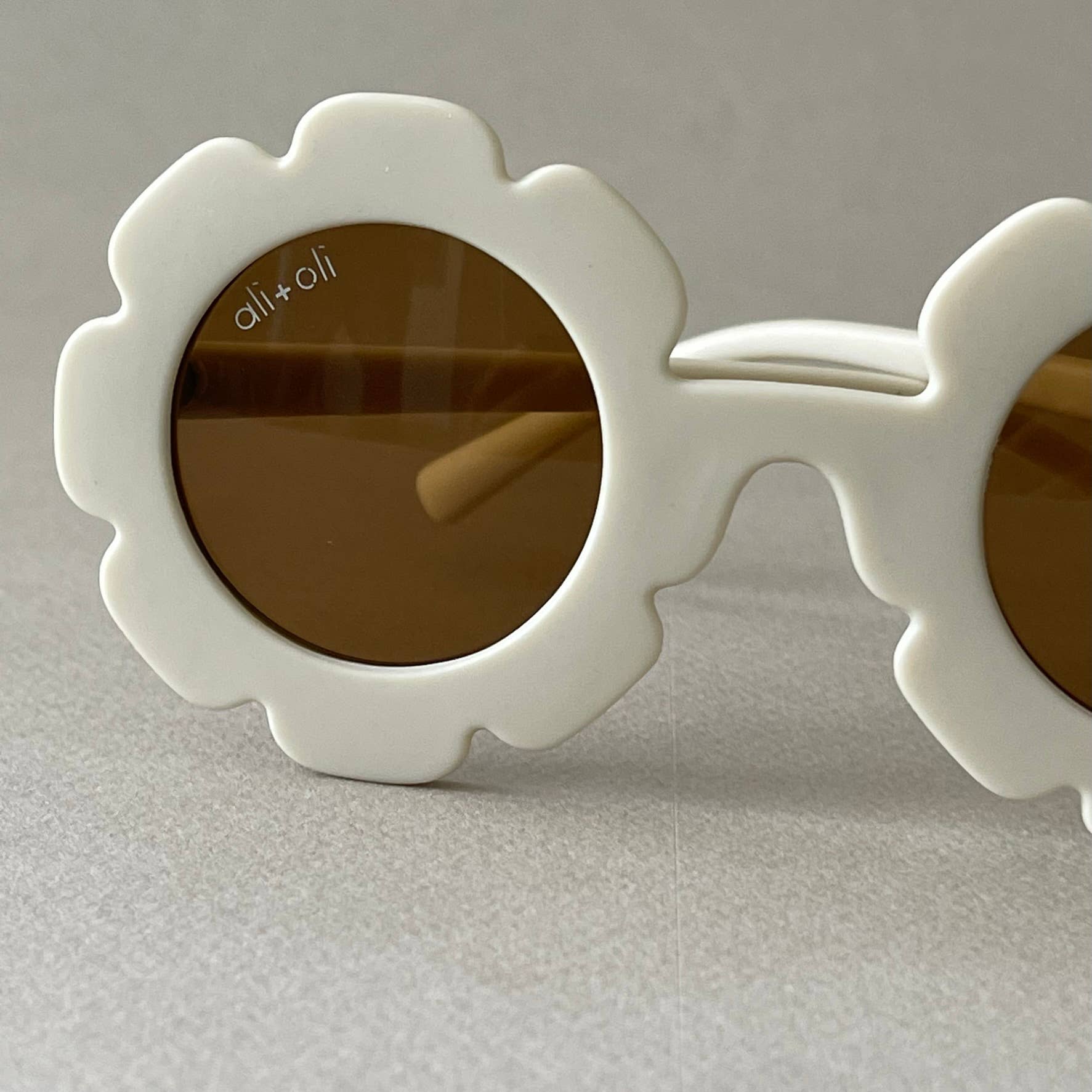 Ali+Oli - Sunglasses for Kids Flower (White) - Little Stars Toy Store & PlayhouseAli+Oli