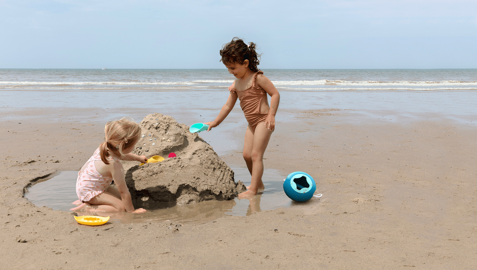 Quut Toys - Beach Set - Mini Ballo, Cuppi and Magic Sand Shape - Little Stars Toy Store & PlayhouseQuut Toys